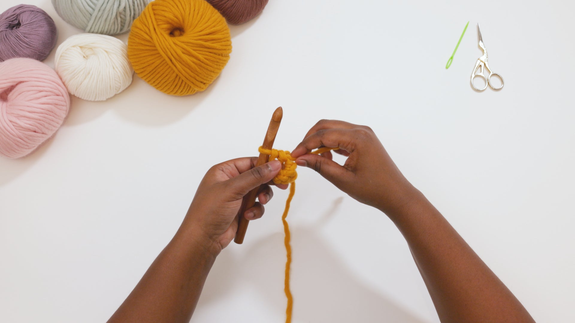 Lefty Crochet Tutorial: How to Hold a Crochet Hook and Yarn
